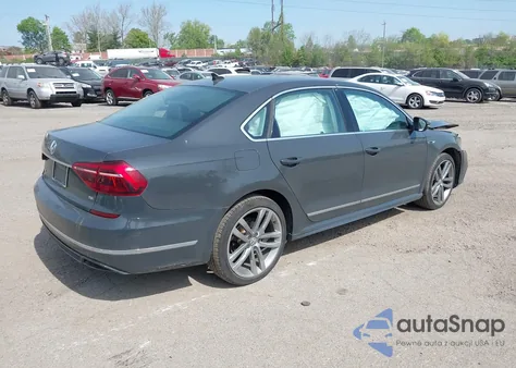 2017 Volkswagen Passat 1.8T R-Line z USA, uszkodzony, nr VIN 1VWDT7A31HC043618